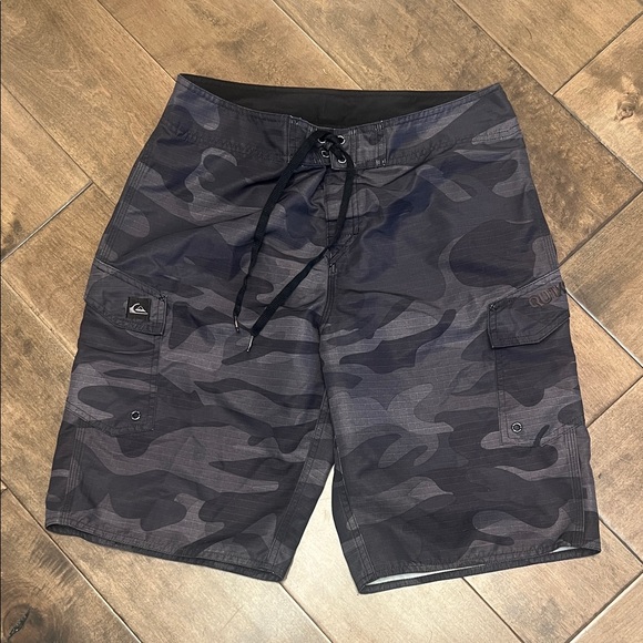 Quiksilver Black Camo Cargo Shorts L - Picture 1 of 3
